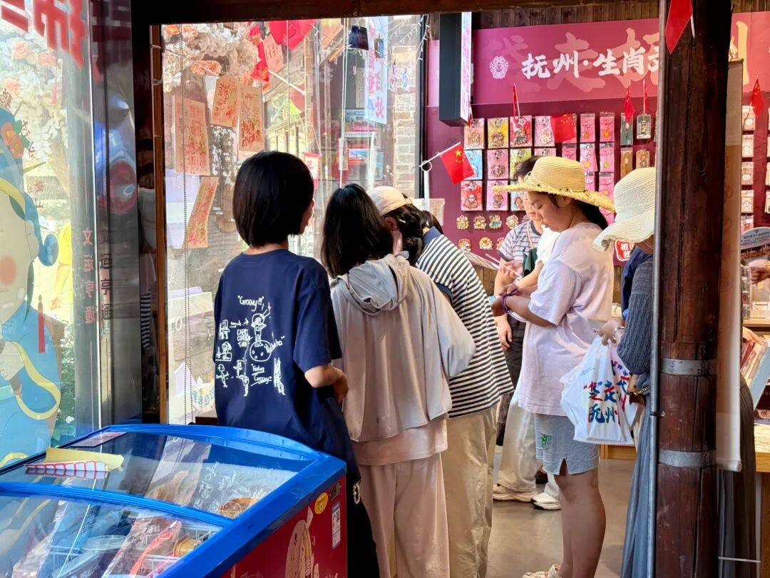 设计文昌里的“小而美”火出圈!开元ky棋牌当临川文化遇上现代(图2) 设计文昌里的“小而美”火出圈!开元ky棋牌当临川文化遇上现代(图2)